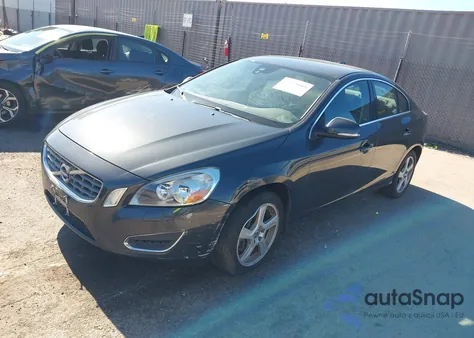 2013 Volvo S60 T5 z USA, uszkodzony, nr VIN YV1612FS3D1222196